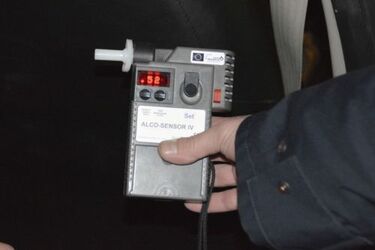 Pijany kierowca, za dużo pasażerów i brak fotelików dla dzieci. 35-latek stracił prawo jazdy