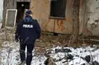 Wyziębiony starszy mężczyzna znaleziony na łące