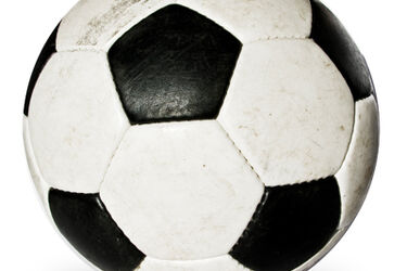 Podlaski futbol. Dwaj zawodnicy Dębu Dąbrowa Białostocka testowani w Widzewie