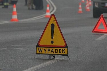 Pijany 48-latek szedł środkiem drogi. Potrącił go samochód