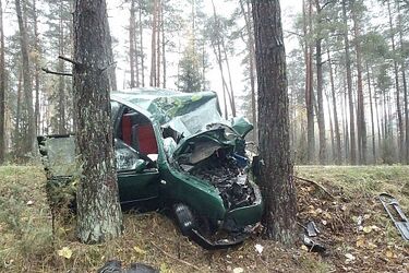Wypadek volkswagena. Strażnicy graniczni pomogli rannemu pasażerowi