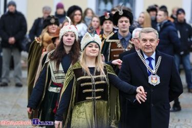 Poloneza czas zacząć! Studniówka Miejska 2015 [ZDJĘCIA]