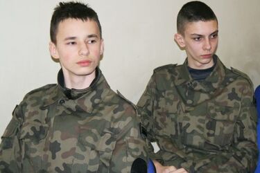 Wojna szkół mundurowych nabiera rumieńców