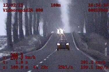 Pirat drogowy w mercedesie. Pędził 200 km/h