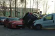 Zderzenie trzech aut przy stadionie miejskim. Jedna osoba w szpitalu