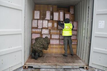Papierosy na statkach i w tirach. Toczy się proces 31 przemytników
