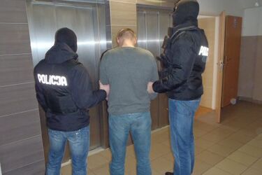 Odbierał pieniądze od starszych ludzi. 22-latek zatrzymany