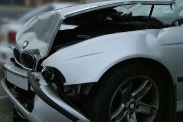 Stłuczka lub wypadek. Jak się w takiej sytuacji zachować?