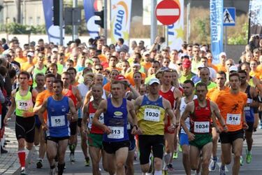 Biegamy i pomagamy. Ruszyły zapisy do sztafety maratońskiej Ekiden