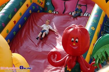 Wata cukrowa, dmuchańce i kucyki - atrakcje dla maluchów w białostockich parkach