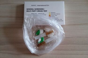 Zawiniątko przerzucone przez płot aresztu śledczego. Strażnik wszystko widział