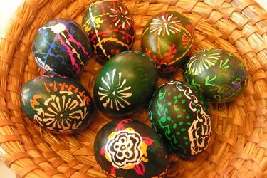 Warsztaty tworzenia pisanek i kwiatów z bibuły