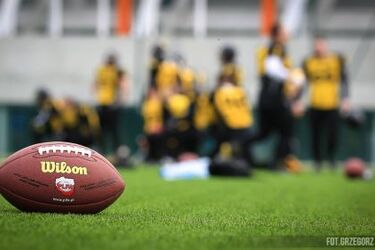 Futbol amerykański. Porażka Lowlanders na inaugurację Topligi [ZDJĘCIA]