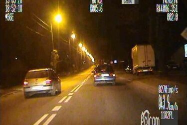 21-latek w golfie złamał szereg przepisów. Policjanci zatrzymali mu prawo jazdy [WIDEO]