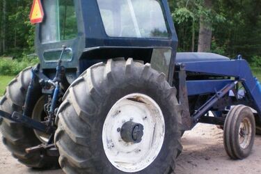 Wiózł skradziony traktor i próbował przekupić policjantów. Litwin skazany