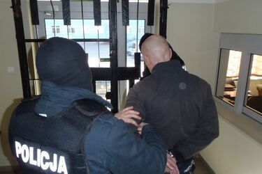 Włamywacz kradł przez dwa miesiące. Usłyszał 9 zarzutów