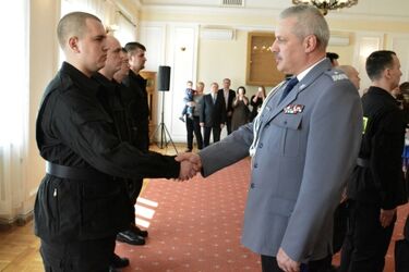 Nowi policjanci już po ślubowaniu