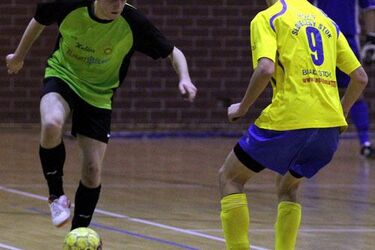 Futsal. Przed nami ostatnia kolejka. MOKS zagra z liderem, Elhurt z wiceliderem