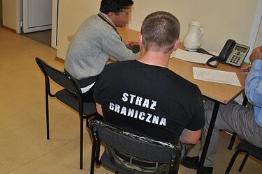 Przez granicę chcieli przewieźć 3 Wietnamczyków