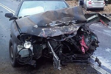 Ul. Ciołkowskiego. Pijany kierowca renault spowodował kolizję i uciekł