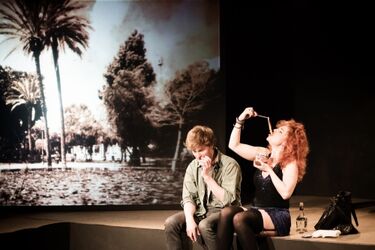Przychodzi do niego duch dziadka. "Pięć kilo cukru" w Teatrze Dramatycznym