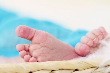 Porzuciła noworodka w torbie. 27-letnia matka objęta dozorem policyjnym