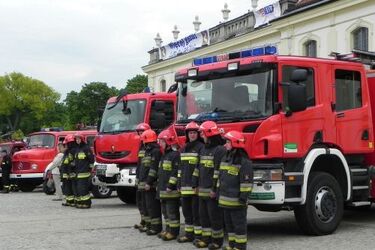 Awanse, odznaczenia i zwiedzanie. Dzień Strażaka przed Pałacem Branickich