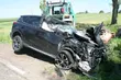 Toyota wjechała w ciągnik. Kierowca w szpitalu