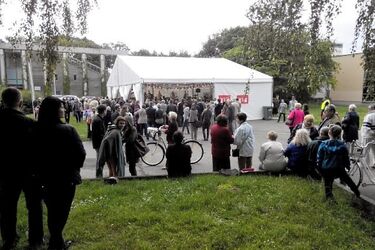 Będą znane piosenki i dobra zabawa. To już kolejna potańcówka w plenerze