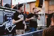 Wystąpili na dachu autobusu. Koncert na Węglowej otworzył oryginalny projekt