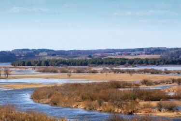 Wędrówka z biegiem Narwi. Nowy album fotografii