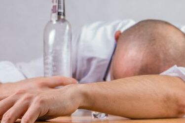 Podczas libacji zamordowali kolegę. Przed sądem staną cztery osoby