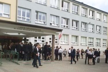 "Już za parę dni, za dni parę, wezmę plecak swój i gitarę...". Koniec roku szkolnego