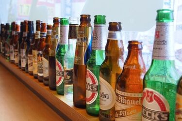 Piwo, papierosy i wódka – to najczęściej kupujemy w małych sklepach