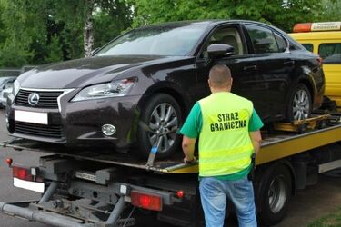 Za 500 euro miał dostarczyć kradzionego lexusa na Litwę. 18-latek zatrzymany