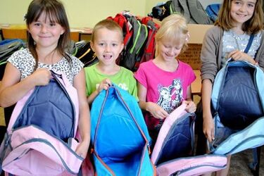 "Tornister pełen uśmiechów". Puste plecaki czekają na wypełnienie