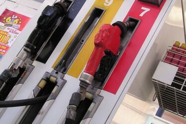 Półmetek wakacji, a ceny paliw nadal spadają