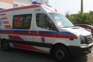 Pracownicy Pogotowia Ratunkowego uratowali życie tonącego. Maciej Żywno: "bądźmy czujni nad wodą"