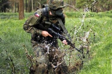 Polacy uszyją mundury dla wojska. Dzięki temu w białostockiej firmie nie będzie zwolnień