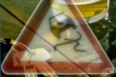 Prowadziła pod wpływem alkoholu. Podróż zakończyła na drzewie