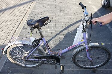 Pijany rowerzysta wjechał pod forda. 73-latek w szpitalu