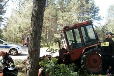 Motocykl zderzył się z ciągnikiem. Nie żyje kierowca jednośladu