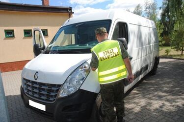 Skradzione w Belgii dostawcze renault odzyskane