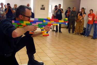 "Wolna sztuka zmienia sposób myślenia". Performance z Białorusi