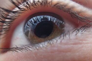 Pozbawił oka drugiego pacjenta. Prokuratura umarza śledztwo