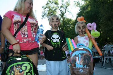 To odciążenie domowego budżetu, ale i dar serca. 600 uczniów otrzymało wyposażone plecaki