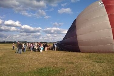 Nie widzą przeszkód! Osoby niewidome kierowały samochodem i latały balonem