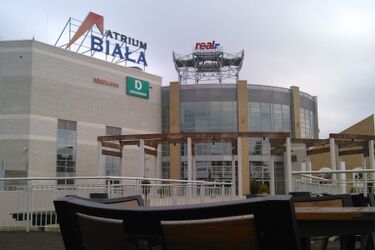 Prace porządkowe na parkingu podziemnym, galeria Biała czynna od poniedziałku