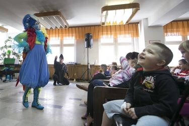 Skrzydlaci bohaterowie z wizytą u dzieci