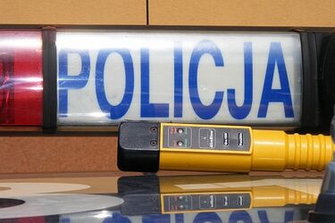 Kompletnie pijany wiózł swoją żonę i dzieci
